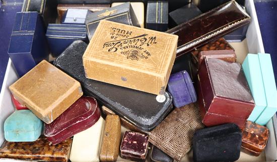 A quantity of assorted jewellery boxes.